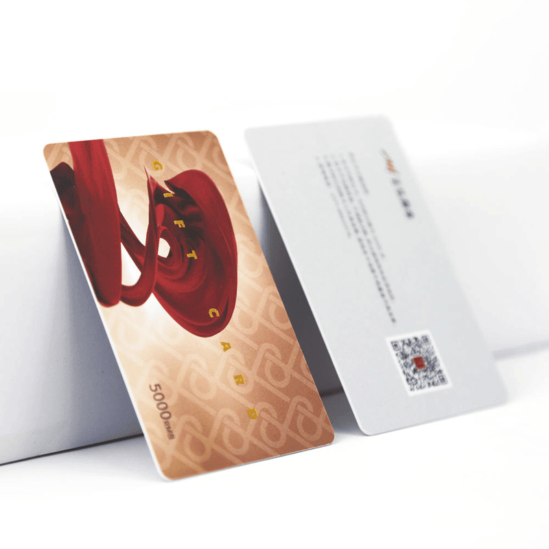 Imagem de Cartões-presente plásticos personalizados com foco em impressão personalizada de cartões para projetos de Cartões plásticos.