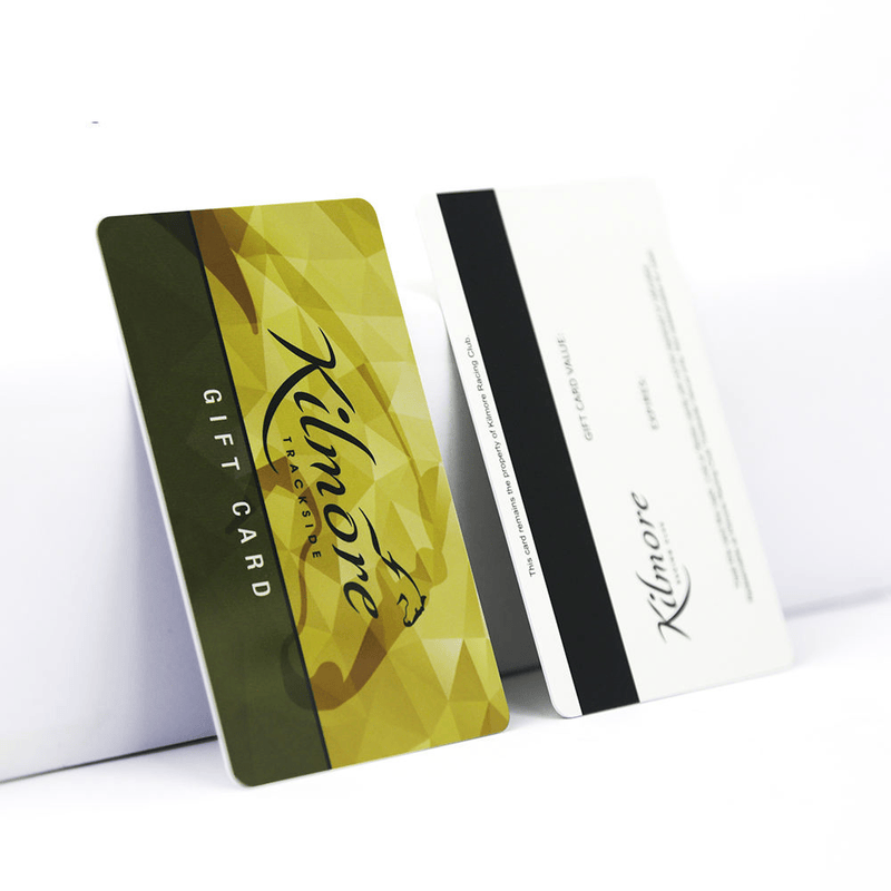Imagem nítida de Cartões-presente plásticos personalizados destacando logotipo impresso para aplicações de Cartões plásticos.