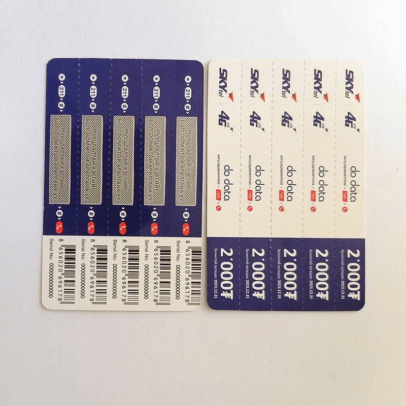 Imagem nítida de Cartões Telefónicos e Pré-Pagos Personalizados destacando design em formato de carteira para aplicações de Cartões plásticos.