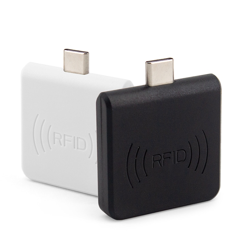 Imagem nítida de Leitor RFID ISO15693 Type-C para Verificação Móvel destacando detalhes do chip para aplicações de Leitores RFID HF de 13 —56 MHz.
