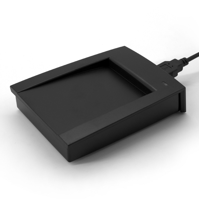Imagem nítida de Leitor RFID USB de Dupla Frequência para Sistemas de Acesso e Identificação destacando painel frontal com teclado para aplicações de Leitores RFID de dupla frequência.