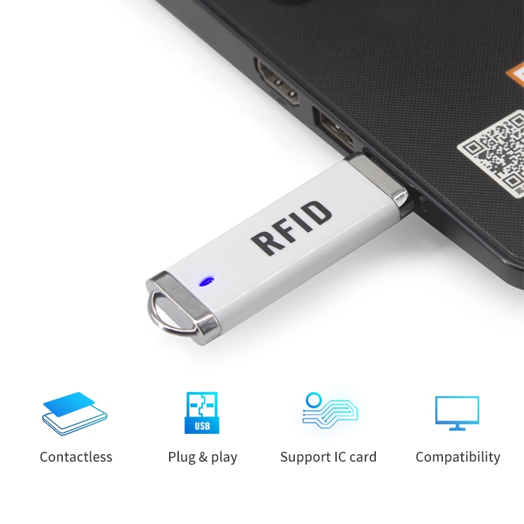 Leitor r60c conectado diretamente à porta usb de um notebook para demonstrar a operação imediata sem driver