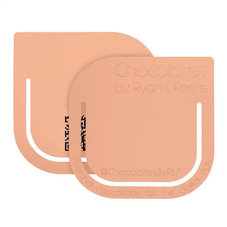 Cartões de visita metálicos espessos para identidade visual premium com foco na superfície premium para projetos de cartões de visita metálicos.