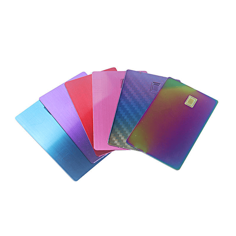 Imagem nítida de Cartões IC Metálicos Personalizados Seguros destacando superfície premium para aplicações de Cartões IC metálicos com contato.