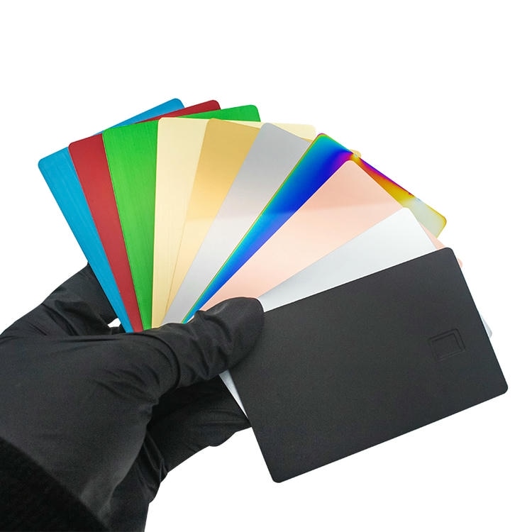 Cartões IC de metal personalizados para pagamento seguro com acabamento escovado para aplicações de cartões IC de contato em metal.