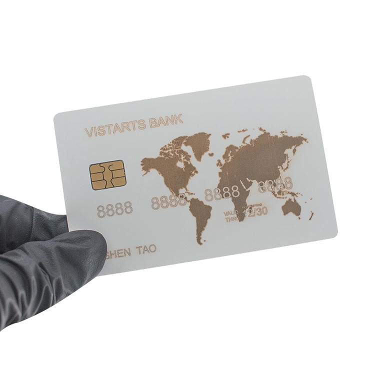 Imagem de cartões IC metálicos personalizados para acesso inteligente seguro com acabamento metálico escovado para aplicações de cartões IC metálicos de contato.