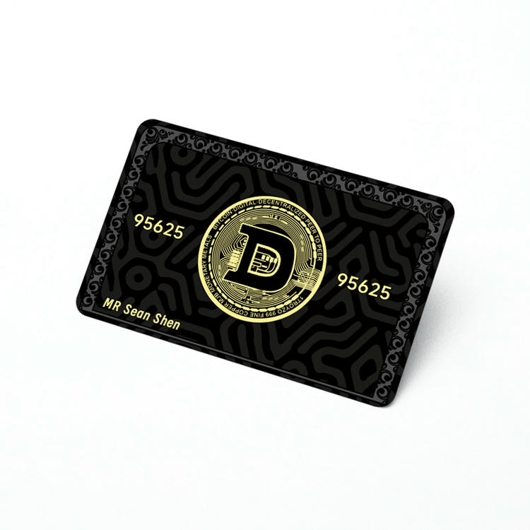 Imagem de cartões IC metálicos personalizados para acesso inteligente seguro com logotipo gravado para aplicações de cartões IC metálicos de contato.