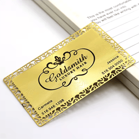 Esta imagem destaca o detalhe do chip dos cartões promocionais de plástico personalizados para marketing de marca para aplicações de cartões de plástico.