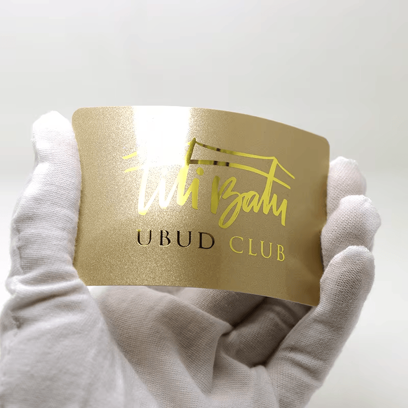 Imagem de Cartões PVC com Hot Stamping Laser e Foil Preciso com foco em leitura sem contato para projetos de Cartões plásticos.