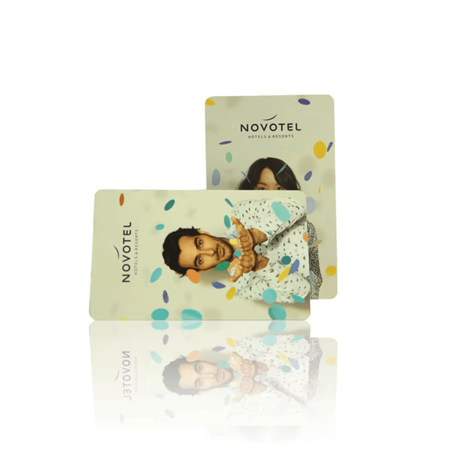 Foto de Cartões de Acesso RFID para Hotéis e Resorts mostrando leitura sem contato na categoria Cartões-chave para hotéis.