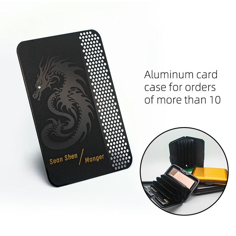 Imagem nítida de Cartões de Visita em Metal Personalizados em Lote destacando design em formato de carteira para aplicações de Cartões de visita metálicos.