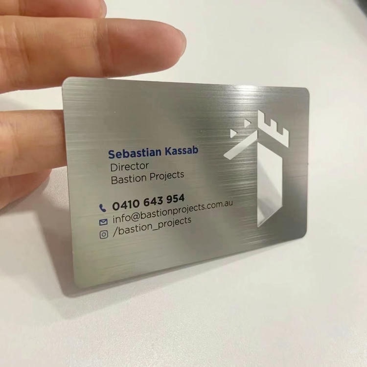 Imagem de Cartões de Visita Metálicos em Aço Inoxidável com foco em corpo metálico durável para projetos de Cartões de visita metálicos.