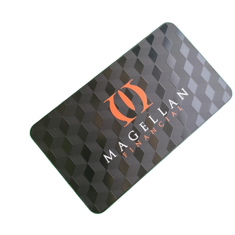 Imagem de Cartões de Visita em Metal Preto Mate Premium com foco em design em formato de carteira para projetos de Cartões de visita metálicos.