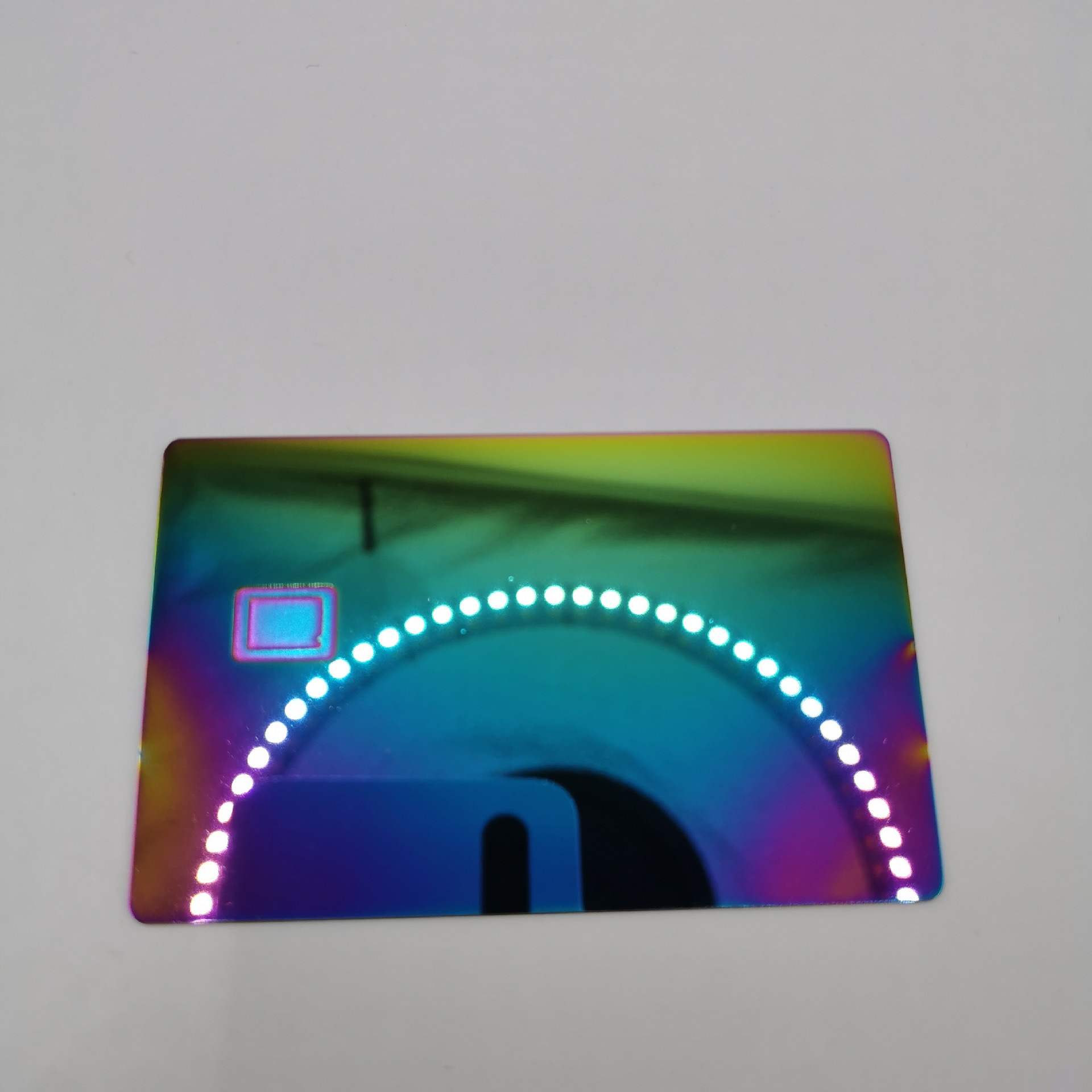 Cartão IC metálico personalizado em formato de carteira para aplicações de cartões IC metálicos de contato.