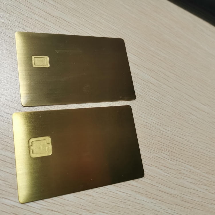 Imagem de Cartões IC Metálicos de Contato para ID Seguro com corpo metálico durável para compradores que comparam soluções de Cartões IC metálicos com contato.