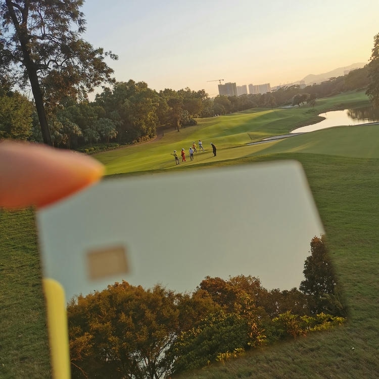 Foto de Cartões Metálicos com Chip de Contato Personalizados mostrando borda polida na categoria Cartões IC metálicos com contato.