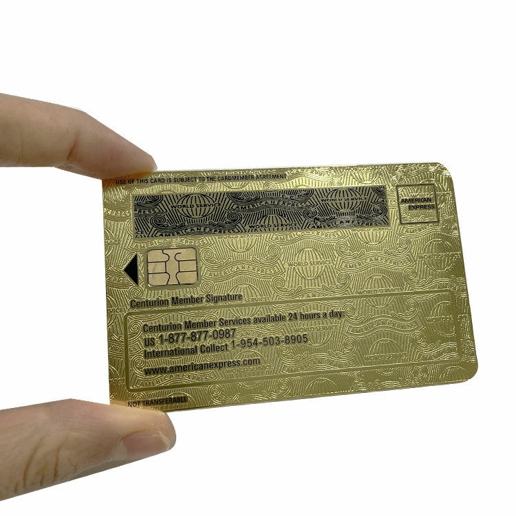 Foto de Cartões de Visita em Metal Escovado com QR mostrando impressão personalizada de cartões na categoria Cartões de visita metálicos.