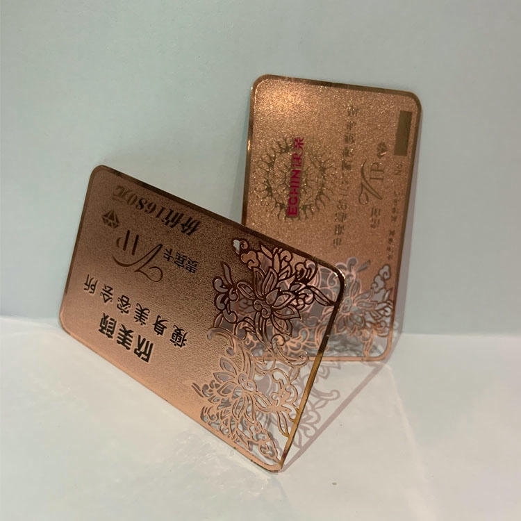 Imagem de Cartões de Visita em Metal Escovado com QR com controle de acesso seguro para compradores que comparam soluções de Cartões de visita metálicos.