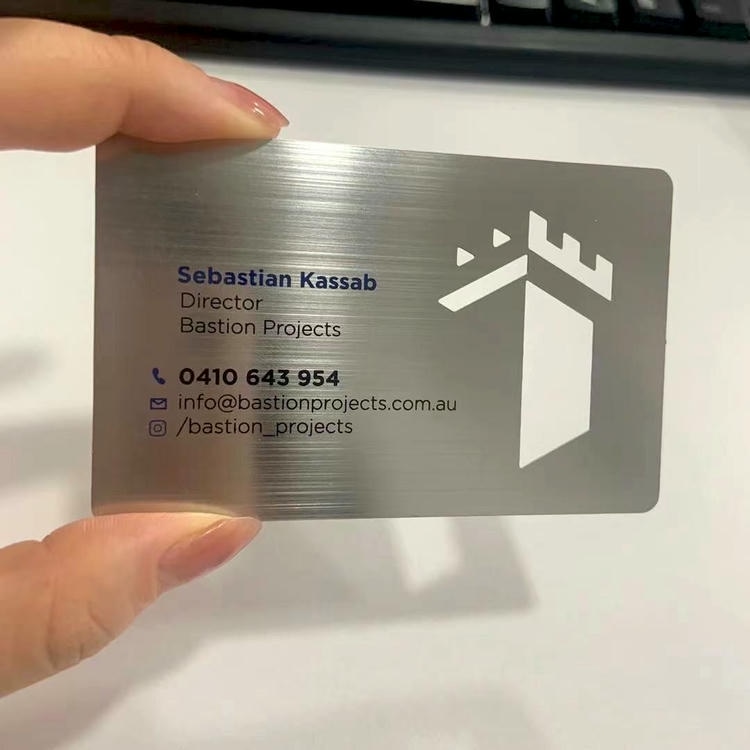 Foto de Cartões NFC de Metal para Partilha de Contatos mostrando controle de acesso seguro na categoria Cartões de visita metálicos.