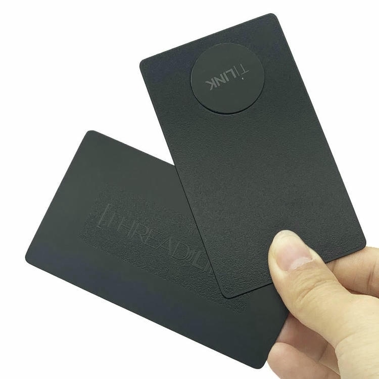 Imagem de Cartões de Visita NFC em Metal Personalizados com vista detalhada para compradores que comparam soluções de Cartões de visita metálicos.