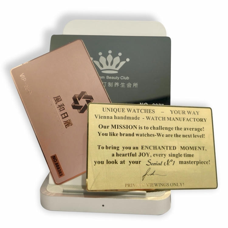 Foto de Cartões de Crédito Metálicos Personalizados com Chip IC mostrando logotipo gravado na categoria Cartões IC metálicos com contato.