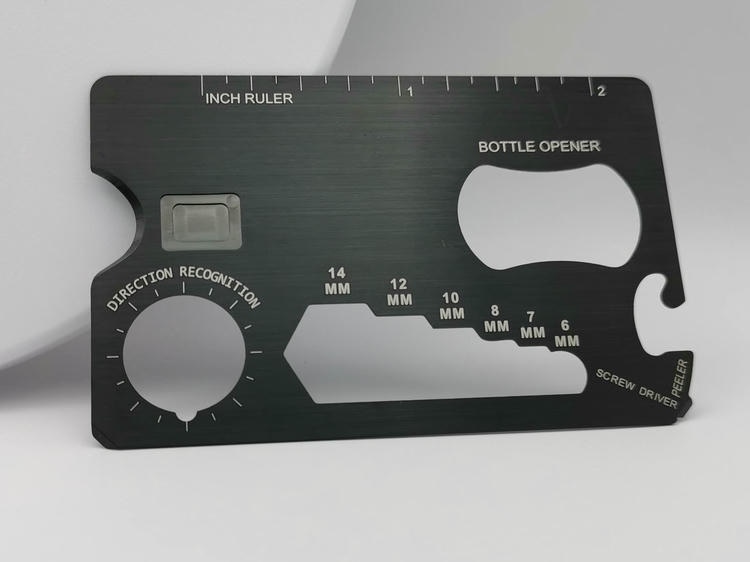 Foto do produto Cartões IC metálicos com contato para acesso seguro, mostrando o detalhe do chip na categoria Cartões IC metálicos com contato.