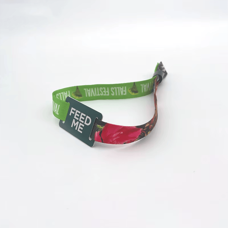 Foto de Pulseiras RFID de Tecido Personalizadas para Eventos mostrando controle de ingressos para festivais na categoria Pulseiras RFID de tecido.