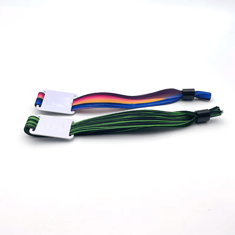 Pulseiras RFID em tecido para uso confortável em feiras, exposições e festivais.