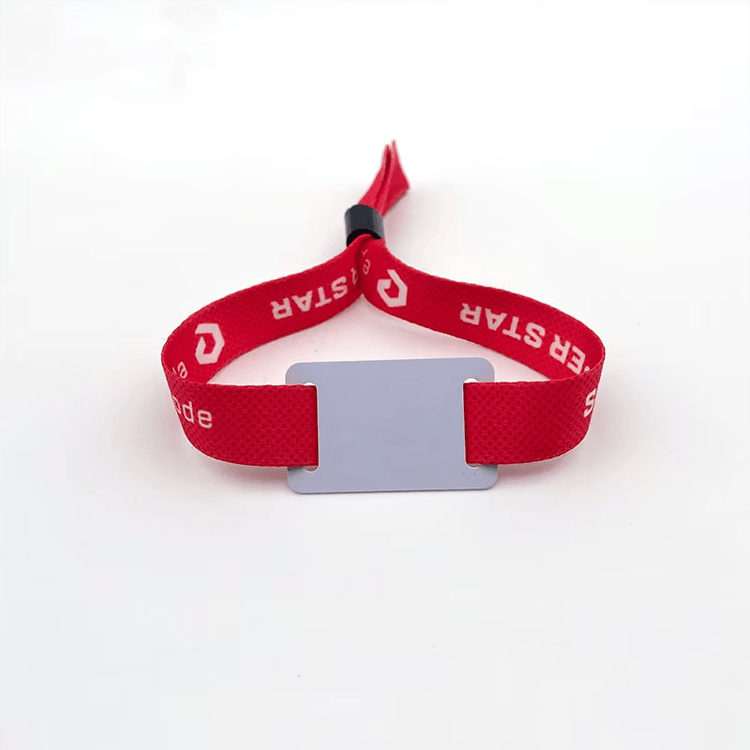 Pulseiras RFID em tecido para rastreamento de visitantes e check-in de participantes.