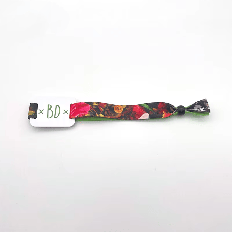 Imagem de Pulseiras RFID NFC em Tecido para Festivais Cashless com foco em pagamento sem dinheiro para projetos de Pulseiras RFID de tecido.