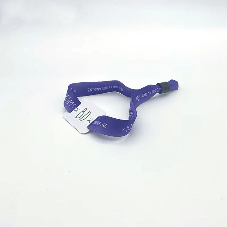Esta imagem destaca disposição da antena em Pulseiras RFID de Tecido para Presença Escolar para aplicações de Pulseiras RFID de tecido.