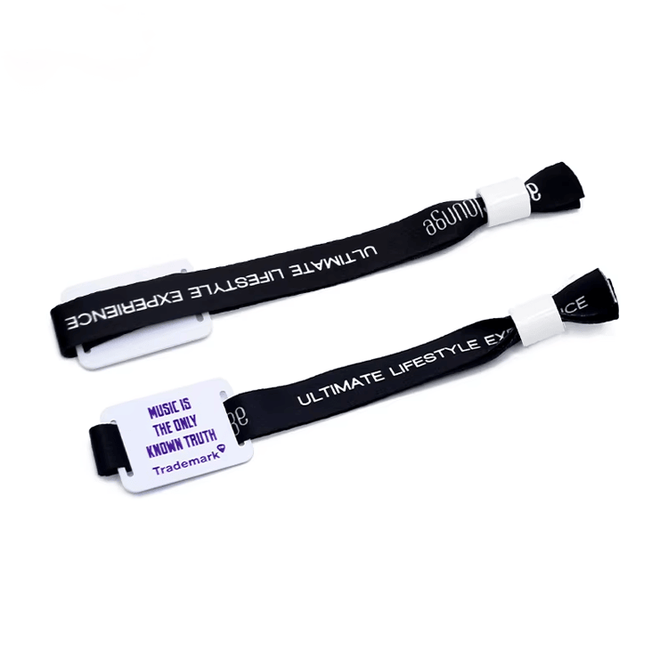 Imagem nítida de Pulseiras RFID em Tecido para Segurança em Parques Familiares destacando disposição da antena para aplicações de Pulseiras RFID de tecido.