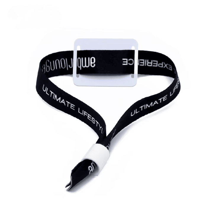 Imagem destacando pulseiras RFID em tecido para bilhetagem em festivais e parques familiares.