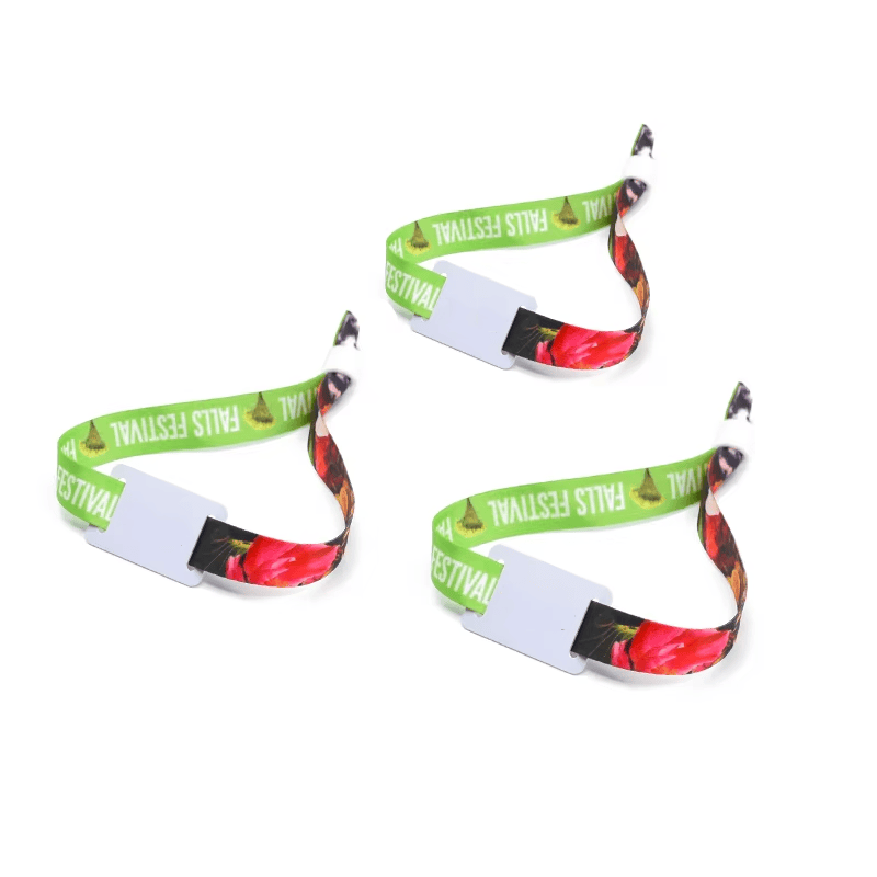 Foto de Pulseiras RFID em Tecido para Resorts de Luxo mostrando detalhes do chip na categoria Pulseiras RFID de tecido.