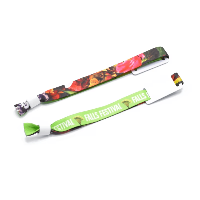 Imagem nítida de Pulseiras RFID em Tecido para Resorts de Luxo destacando controle de ingressos para festivais para aplicações de Pulseiras RFID de tecido.