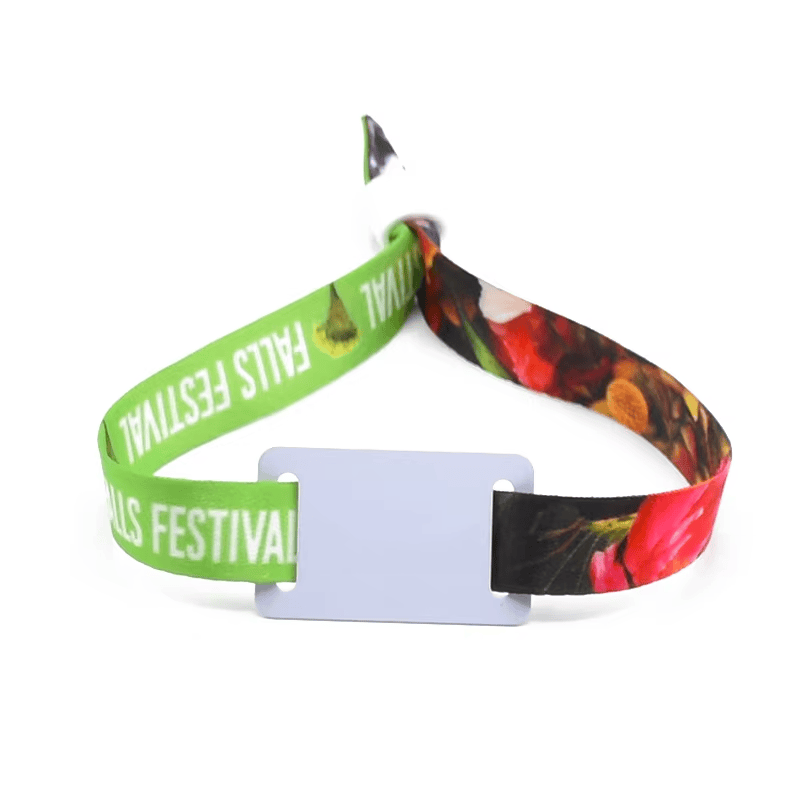 Esta imagem destaca pulseira à prova d’água em Pulseiras RFID em Tecido para Resorts de Luxo para aplicações de Pulseiras RFID de tecido.