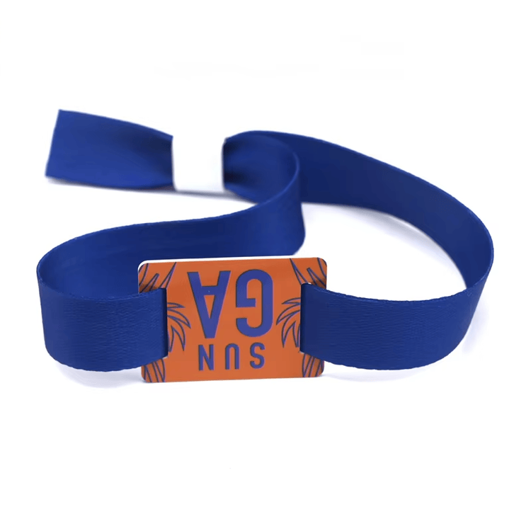 Pulseiras elásticas RFID reutilizáveis de alta qualidade; projetadas para manter a forma e a elasticidade após milhares de ciclos de leitura em academias.