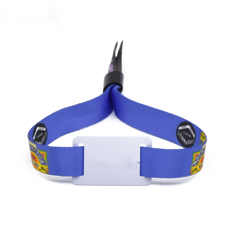 Pulseiras RFID tecidas e duráveis para hotéis; com fechos plásticos ajustáveis que garantem um ajuste confortável e seguro para todos os hóspedes.