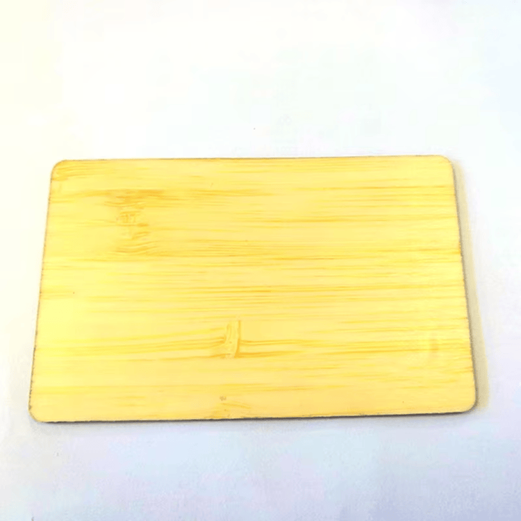 Imagem de Cartões RFID de Bambu para Acesso e Marca Eco com foco em logotipo impresso para projetos de Cartões de madeira.