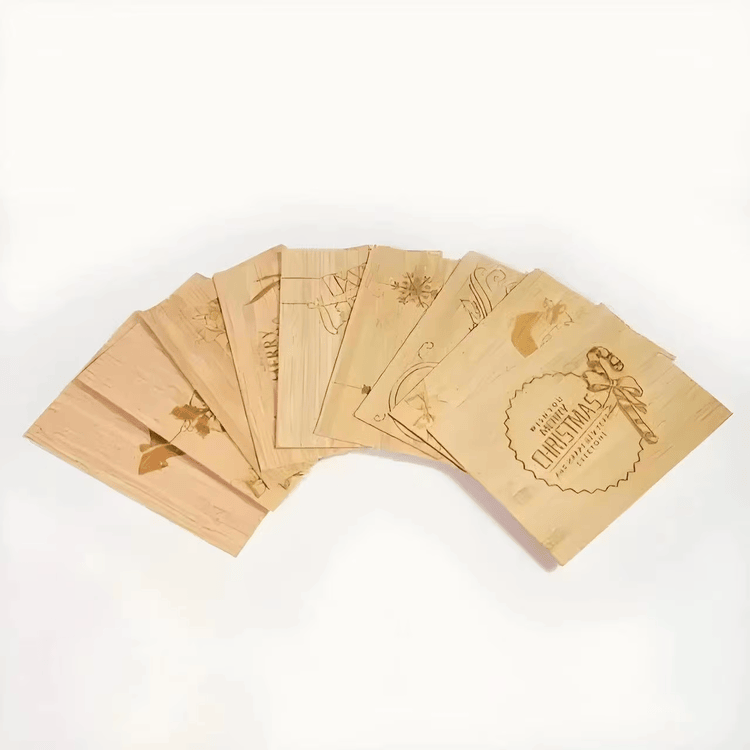 Imagem nítida de Cartões de oferta em madeira gravada para hotéis destacando logotipo impresso para aplicações de Cartões de madeira.