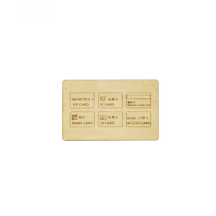 Esta imagem destaca detalhes do chip em Cartões RFID de Madeira para Programas Sustentáveis para aplicações de Cartões de madeira.
