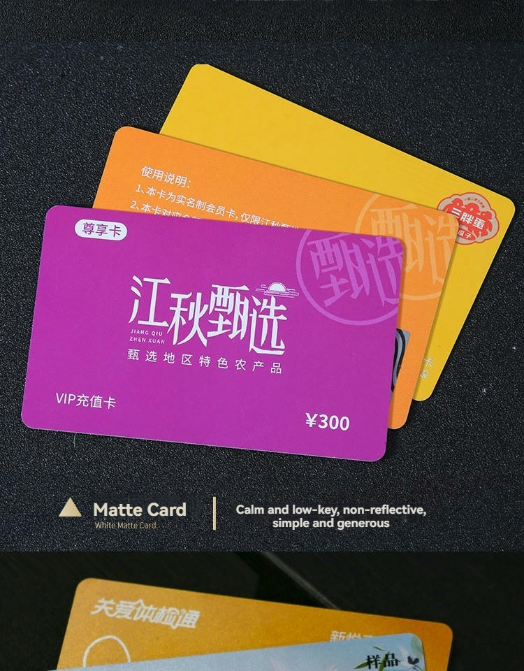 Imagem destacando cartões VIP de plástico personalizados para programas premium de associação em cenário de aplicação para Cartões de Plástico.