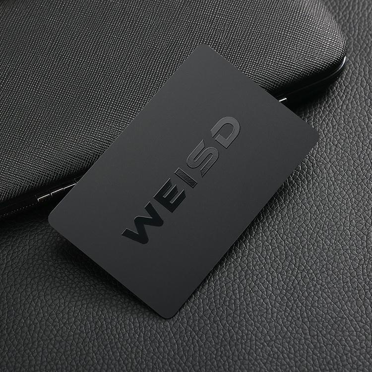 Imagem de Cartões VIP em Plástico para Membership Premium com foco em detalhes do chip para projetos de Cartões plásticos.