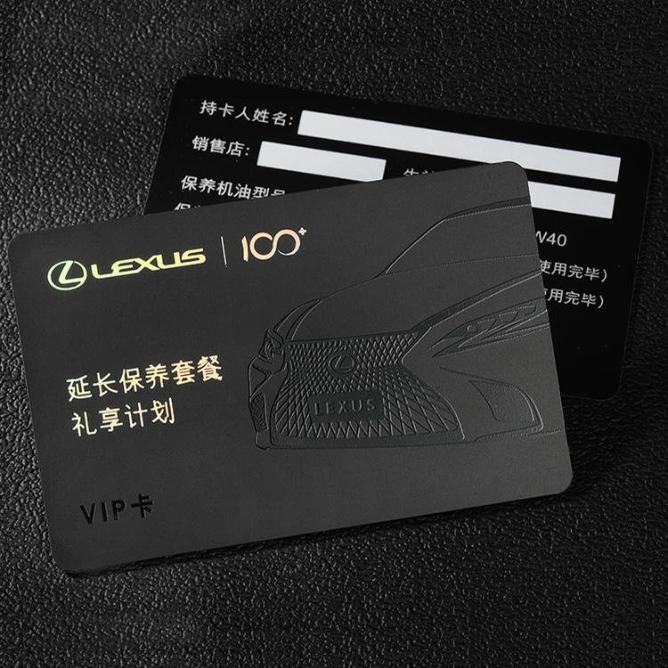 Cartões Presente Premium Personalizados para Marcas mostrados em cena de aplicação para projetos de Cartões plásticos.