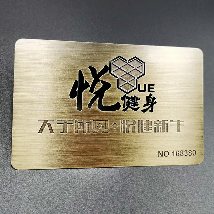 Cartões-Presente Premium Personalizados para Marcas mostrados em vista traseira nítida para aplicações de Cartões de Plástico.