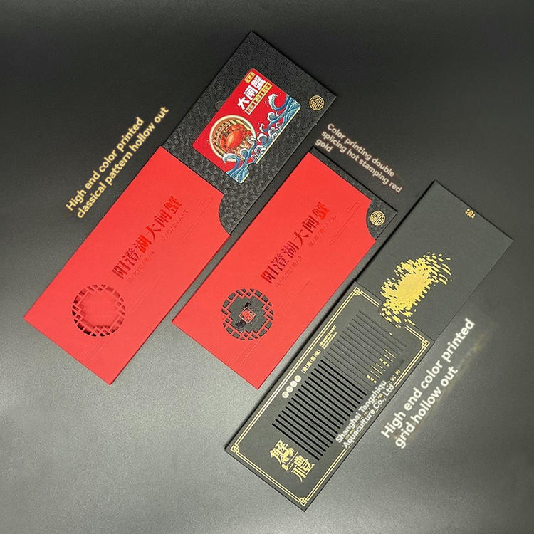 Cartões Presente Premium Personalizados para Marcas apresentados com detalhe do chip para compradores que comparam soluções de Cartões plásticos.