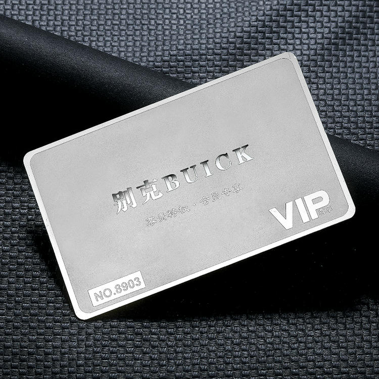 Cartões-Presente Premium Personalizados para Marcas apresentados em vista frontal para compradores que comparam soluções de Cartões plásticos.