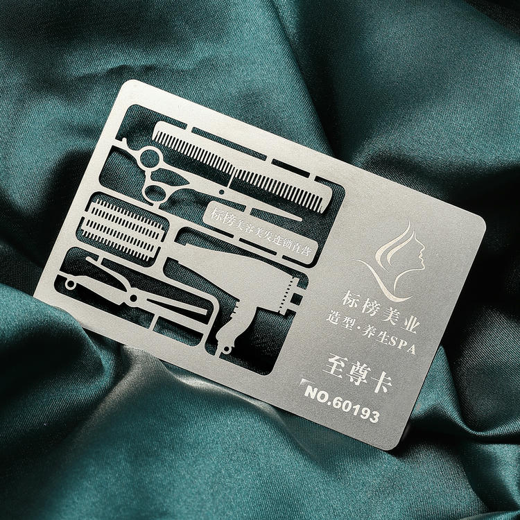 Foto dos Cartões Presente Premium Personalizados para Marcas mostrando o logotipo impresso na categoria Cartões plásticos.
