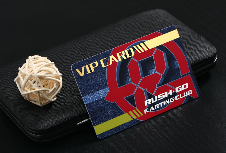 Cartões de hotel em PVC personalizados para acesso de hóspedes, apresentados com impressão personalizada para compradores que comparam soluções de Cartões plásticos.