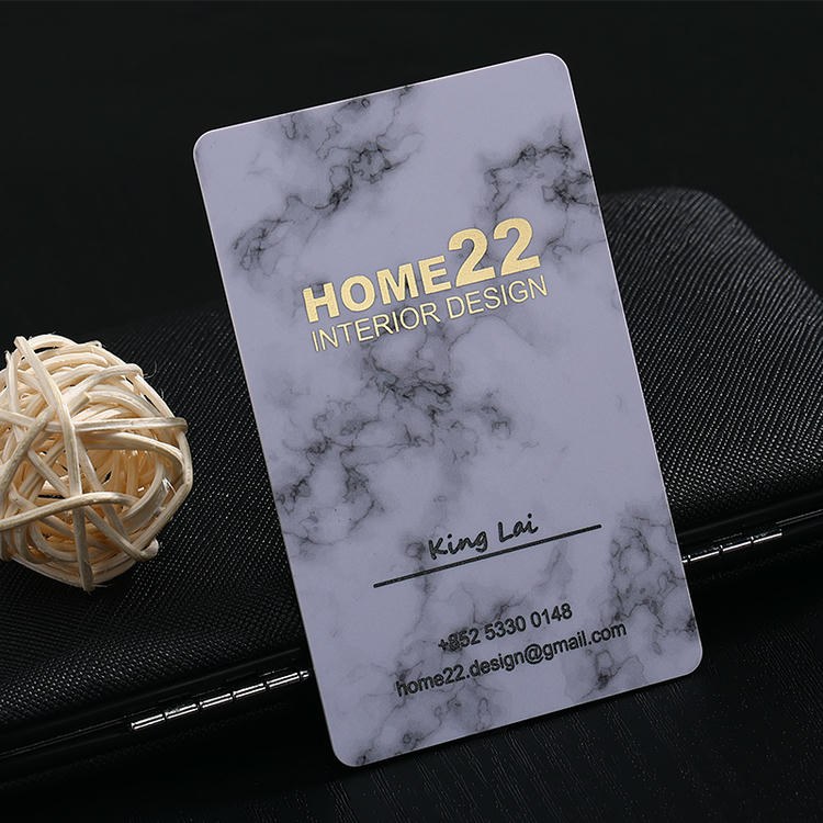 Foto de cartões de hotel em PVC personalizados para acesso de hóspedes, mostrando detalhe do chip na categoria Cartões plásticos.